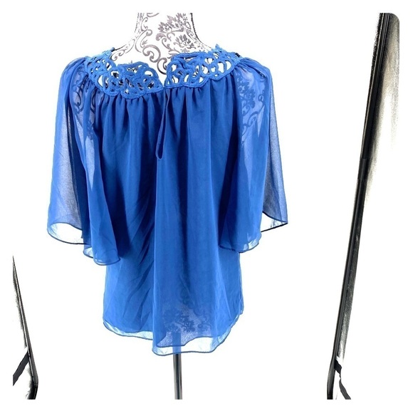 Robbi & Nikki blue crochet trim flutter sleeve top lightweight summer Flowy - Picture 3 of 10